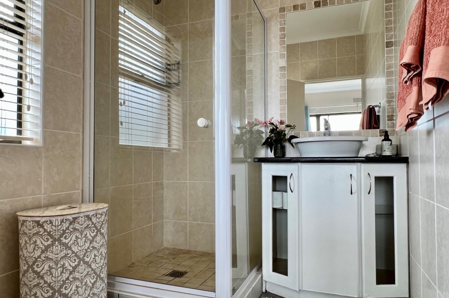 To Let 2 Bedroom Property for Rent in Big Bay Western Cape